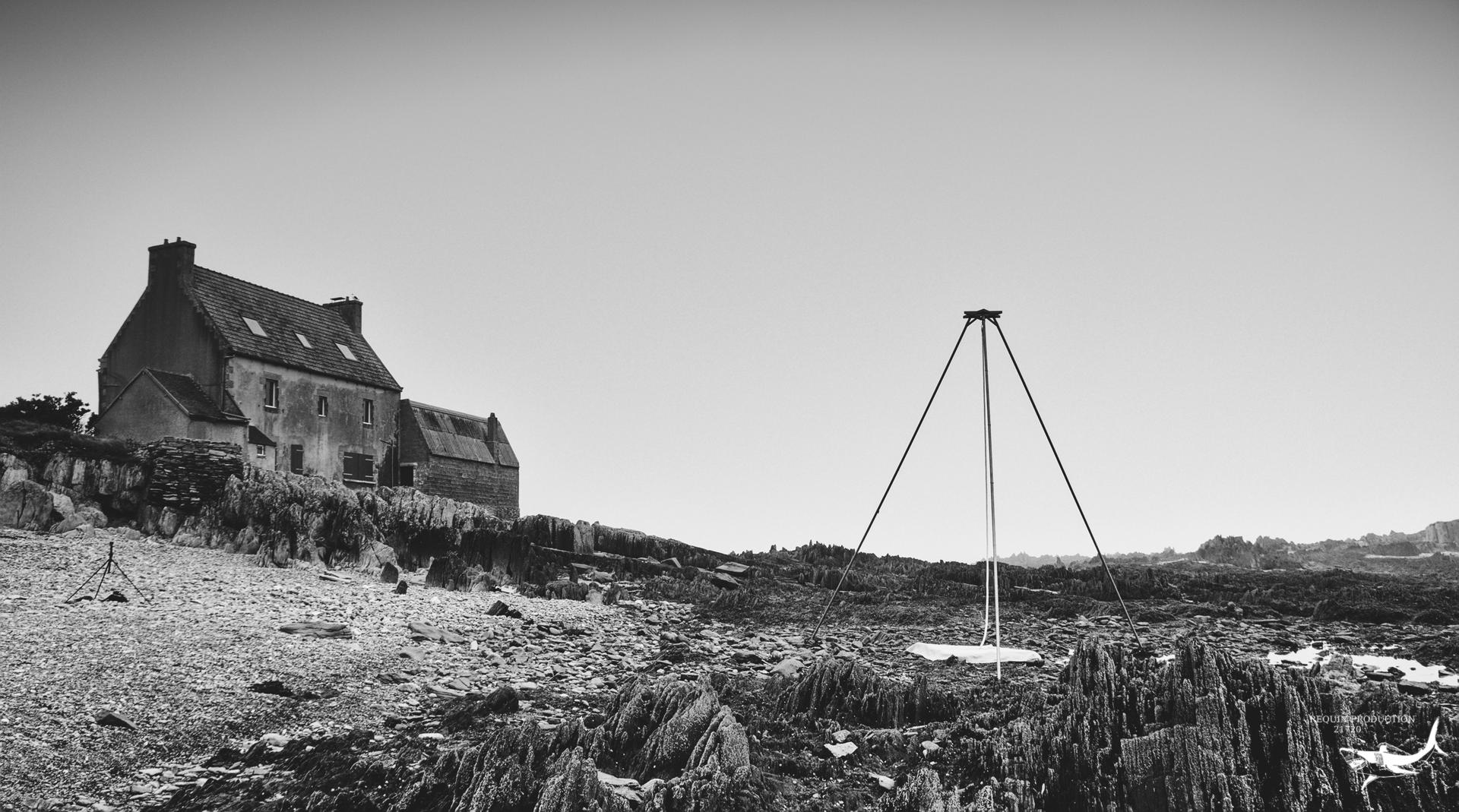 Estrange Portique sur l'estran